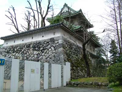 写真:06.佐藤美術館横の石垣