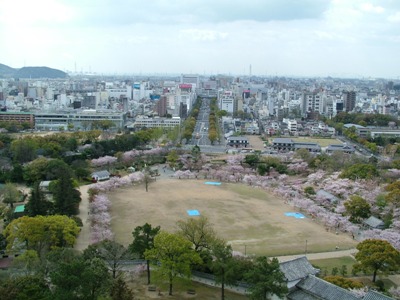 写真:17.天守閣から大手門前