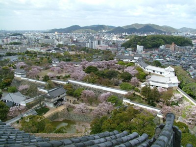 写真:18.天守閣から西の丸