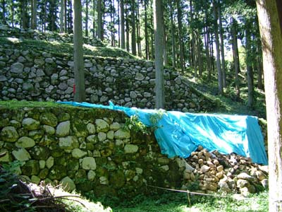 写真:07.崩れた石垣