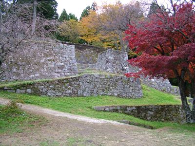 写真:13.東口門